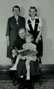 Women Four Generations Baby Ghost Face Blur B&W Photograph 2.75 x 4.5 - Picture 1 of 3