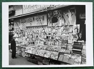 Berenice Abbott Newstand Zeitschriften Manhattan Museum of Modern Art MoMA Postkarte - Bild 1 von 2