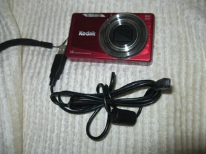 Cámara digital Kodak EasyShare M381 12,4 MP roja con batería y cable de carga - Imagen 1 de 11