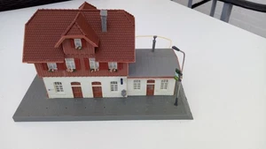 H0 Faller Bahnhof, beleuchtet teilweise mit LED, aus Anlagenpanung,  neuwertig - Bild 1 von 7