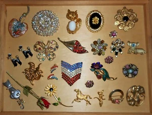 HUGE Lot of Amazing Vintage Brooches Many signed CORO EMMONS and More - Picture 1 of 24