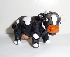 VINTAGE ART POTTERY FIGURINE LEPS PERU COW FIGURINE BEAUTIFUL BLACK DESIGN - Picture 1 of 8