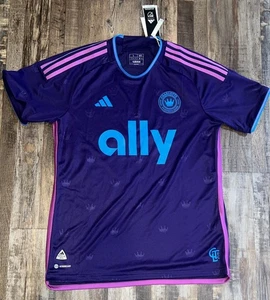 CAMISETA ADIDAS CHARLOTTE FC GRANDE AUTÉNTICA $150 VENTA AL POR MENOR HOGAR PÚRPURA CORTE AJUSTADO - Imagen 1 de 9