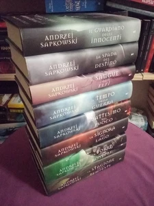 ANDRZEJ SAPKOWSKI THE WITCHER 8 VOLUMI SAGA COMPLETA EDITRICE NORD - Foto 1 di 14