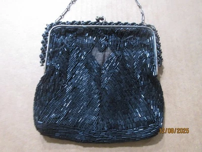 Antiguo bolso de noche con cuentas marco de metal negro necesita reparación faltan cuentas Foto 1 de 4