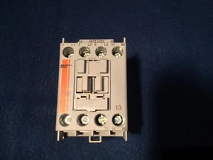 SPRECHER + SCHUH Contactor CA7-9-10 / 240V - Picture 1 of 3