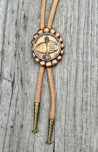 VINTAGE SEATTLE WORLDS FAIR CENTURY 21 EXPOSITION COPPER BOLO TIE W/ BRASS TIPS - Picture 1 of 5