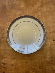 Noritake Legendary Crestwood Platinum Coupe Suppenschüssel 7 1/2" 1 EA 7 verfügbar - Bild 1 von 9