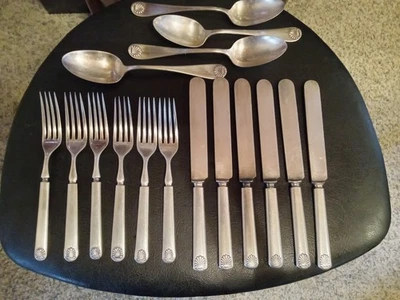 Cuchillos antiguos WM Rogers SHELL SULTANA plateados tenedores y cucharas de sopa 16 piezas Foto 1 de 4