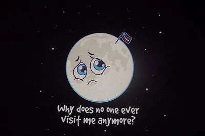 The Moon Why Does No One Ever Visit Me Anymore T-Shirt Youth Juniors XL 18/20 - Image 1 of 4