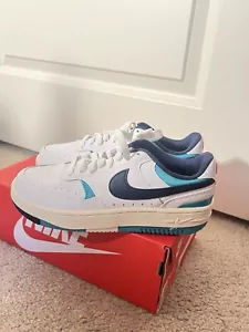 Nike Women’s Gamma Force Training Size 6.5 White/Blue - Picture 1 of 6