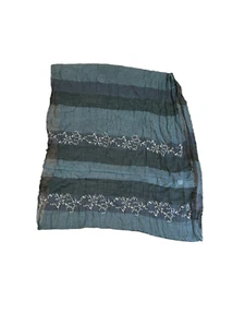 SIMPLY VERA WANG INFINITY SCARF Blue Striped Snowflakes Polyester Beautiful EUC - Picture 1 of 4