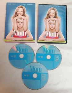 DVD - Mom The Complete First Season Box Set *NTSC R1 US Import* Chuck Lorre - Foto 1 di 2