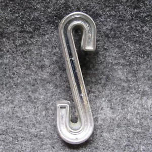 1957 CHRYSLER Windsor & New Yorker Hood Emblem Letter S 1686535 Chrome OEM 68993 - Foto 1 di 9