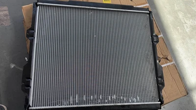 2321 Radiator Fit 2000 2001 02-2006 Toyota Tundra 4.7L V8 Standard&Extended Cab Foto 1 de 4