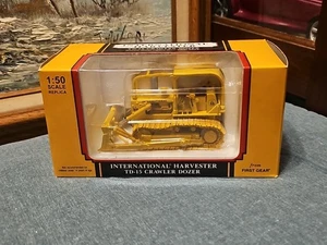 International IH TD-15 Dozer Umbrella Yellow First Gear 1:50 Scale #59-3076 New - Picture 1 of 22