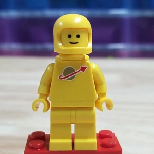 LEGO Classic Space YELLOW Spaceman tlm109 Astronaut Minifigure NEW RARE - Picture 1 of 5