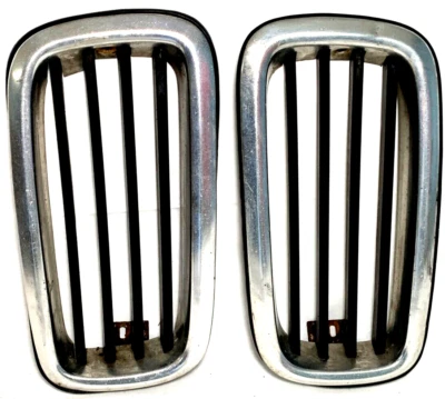 78 - 82 BMW 733 Series E23 Lh Rh Pair of CENTER Kidney Grille Insert Genuine OEM Foto 1 de 4