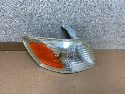 2000 - 2001 Toyota Camry Front Right Passenger RH Turn Signal Oem U8257 DW - Image 1 of 4