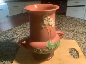 STUNNING Roseville vase…pink primrose! Art Deco beauty! 8 inches;old firing flaw - Picture 1 of 3