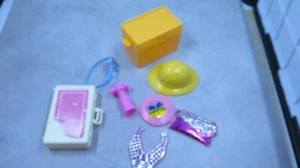 Barbie Lote Mixto - Accesorios, Frisbee, Buscador, Cámara, Maletín Día a Noche - Imagen 1 de 9