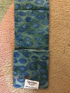 Fat Quarter Batik blue Flowers on mottled Greens novelty cotton Fabric FQ - Picture 1 of 2