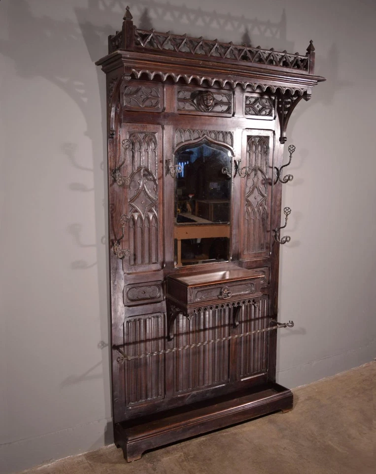 Antiguo soporte gótico francés para árbol/salón/abrigo/sombrero en madera maciza de roble Foto 1 de 4