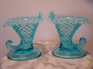 Vintage Paar Fenton blau opalisierende Nagel Füllhorn Kerzenständer - Bild 1 von 3