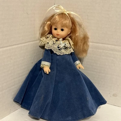 复古 1978 年 Vogue Ginny 娃娃长款蓝色天鹅绒连衣裙 — 第 1/4 张图片