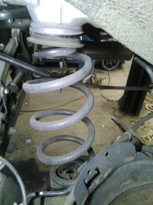 Nissan Rogue Sport 19 muelle helicoidal trasero modelo S  Foto 1 de 4