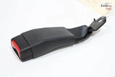 2016-2021 NISSAN MAXIMA ЗАДНИЙ ПРАВАЯ СТОРОНА ЦЕНТРАЛЬНЫЙ РЕМЕНЬ БЕЗОПАСНОСТИ ПРЯЖКА OEM - Изображение 1 из 4