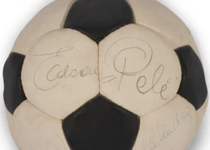 Pele 1970's New York Cosmos Team Signed Vintage Soccer Ball PSA DNA COA - Picture 1 of 10