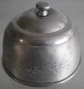 Plato de mantequilla de aluminio vintage grabado laterales florales plateado comedor cocina - Imagen 1 de 4