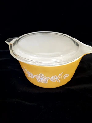 Vintage  Pyrex 473- B 1 Qt Golden Butterfly Casserole Dish W Lid - Image 1 of 3