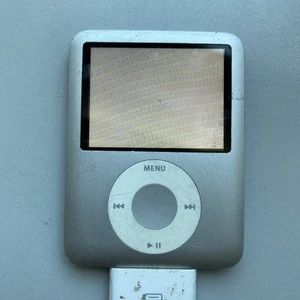 Hs - Apple Ipod Nano A1236 - 3ème Génération - 4go 4gb - Batterie Hs Écran Blanc - Picture 1 of 12