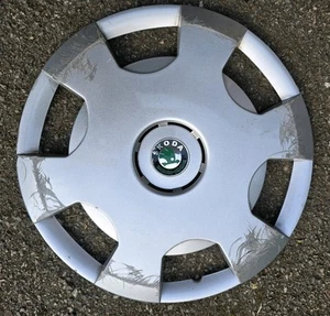 Original Skoda silber Radzierblende Cup Nabe 16 Zoll Radhaus gebraucht - Bild 1 von 6