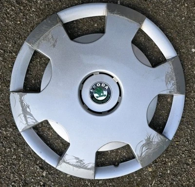 Genuine Skoda Silver Wheel Trim Cup Hub 16" Wheel Well Used - Image 1 of 4