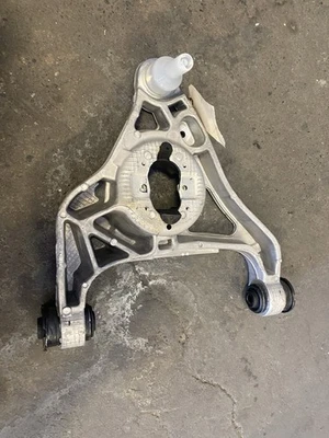 Brazo de control inferior, derecho OEM Mopar 4877158AH 2013-2024 Dodge Ram 1500 Foto 1 de 4