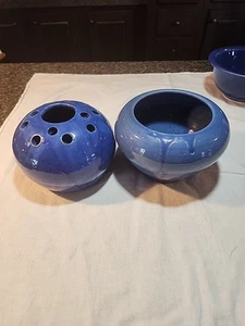 (2) VINTAGE AMERICAN ART POTTERY VASES - Picture 1 of 6
