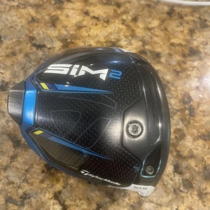 Taylormade SIM2 driver ( head only ) RH, 10.5 degree - Picture 1 of 5