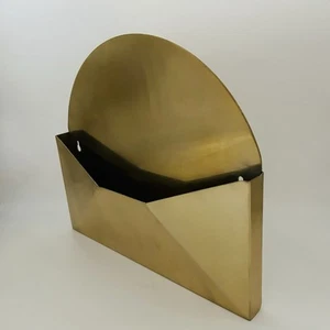 Bolsillo de pared sobre de latón vintage de mediados de siglo, soporte para cartas, almacenamiento colgante - Imagen 1 de 11