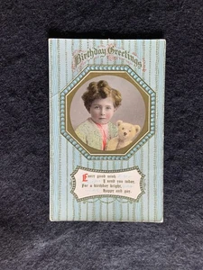 20er Jahre Echt Foto Postkarte Kind mit Teddybär Geburtstagswünsche RPPC kostenloser Versand - Bild 1 von 3