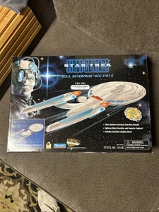 Neu im Karton Star Trek First Contact USA Enterprise NCC-1701-E Playmates - Bild 1 von 10