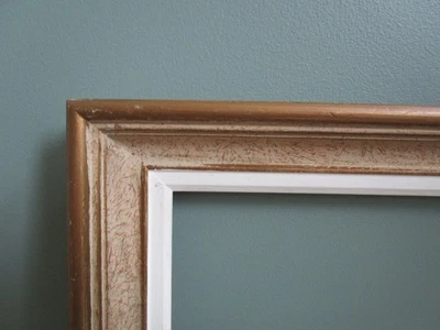 Cadre en bois  Ancien mouluré liseré doré - Photo 1/4