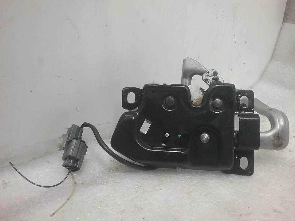 Cierre de bloqueo del capó delantero Honda Civic LX 2001-2005 (1,7 L automático) Foto 1 de 4