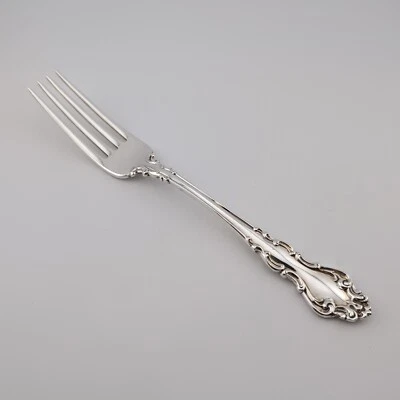 Tenedor Reed & Barton barroco español de plata de ley - 7 1/2" - sin monograma Foto 1 de 3