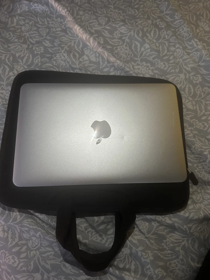 MacBook Air 11" Core I5 1.6ghz 4GB Ram 128GB SSD MacOS Monterey - Good Condition - Image 1 of 4