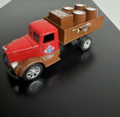  Camión de estacas Amoco 1955 Mack LJ con banco de barriles banco de monedas de metal fundido a presión Foto 1 de 4