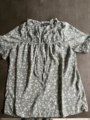 Women's Short Sleeve Floral Top Size Medium Green and White - Image 1 of 4