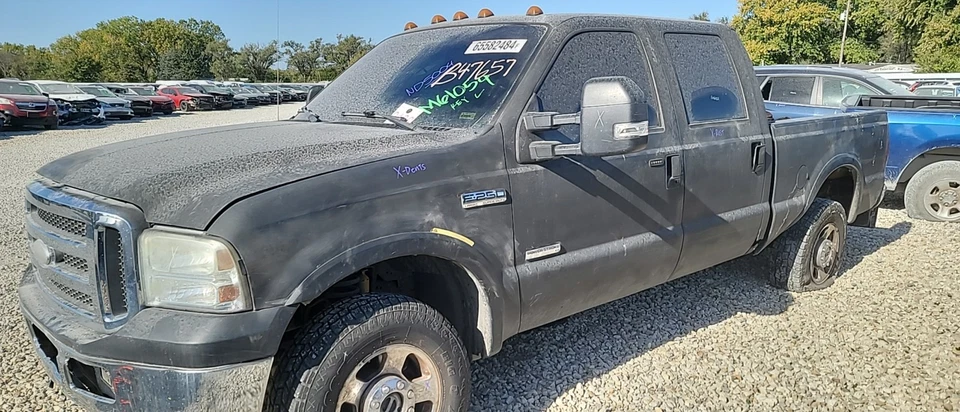 2005 Ford F250 Super Duty Automatic Transmission OEM 214K Miles - LKQ401606394 - Image 1 of 4